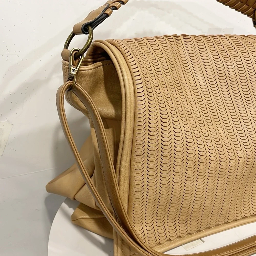 Coco + Carmen Giana Messenger Bag Shoulder Crossbody Tan Vegan‎ Faux Leather
